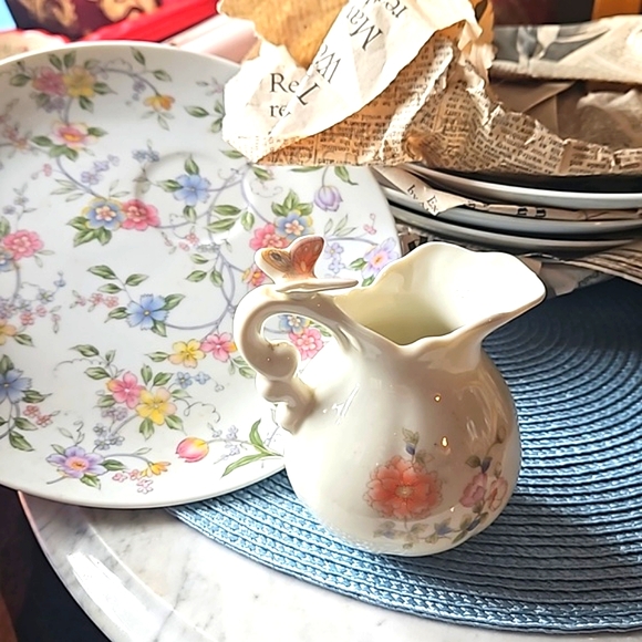 9pce set 8 fine China set matching Porcelain Takahashi Flower Butterfly pitcher - Picture 3 of 8